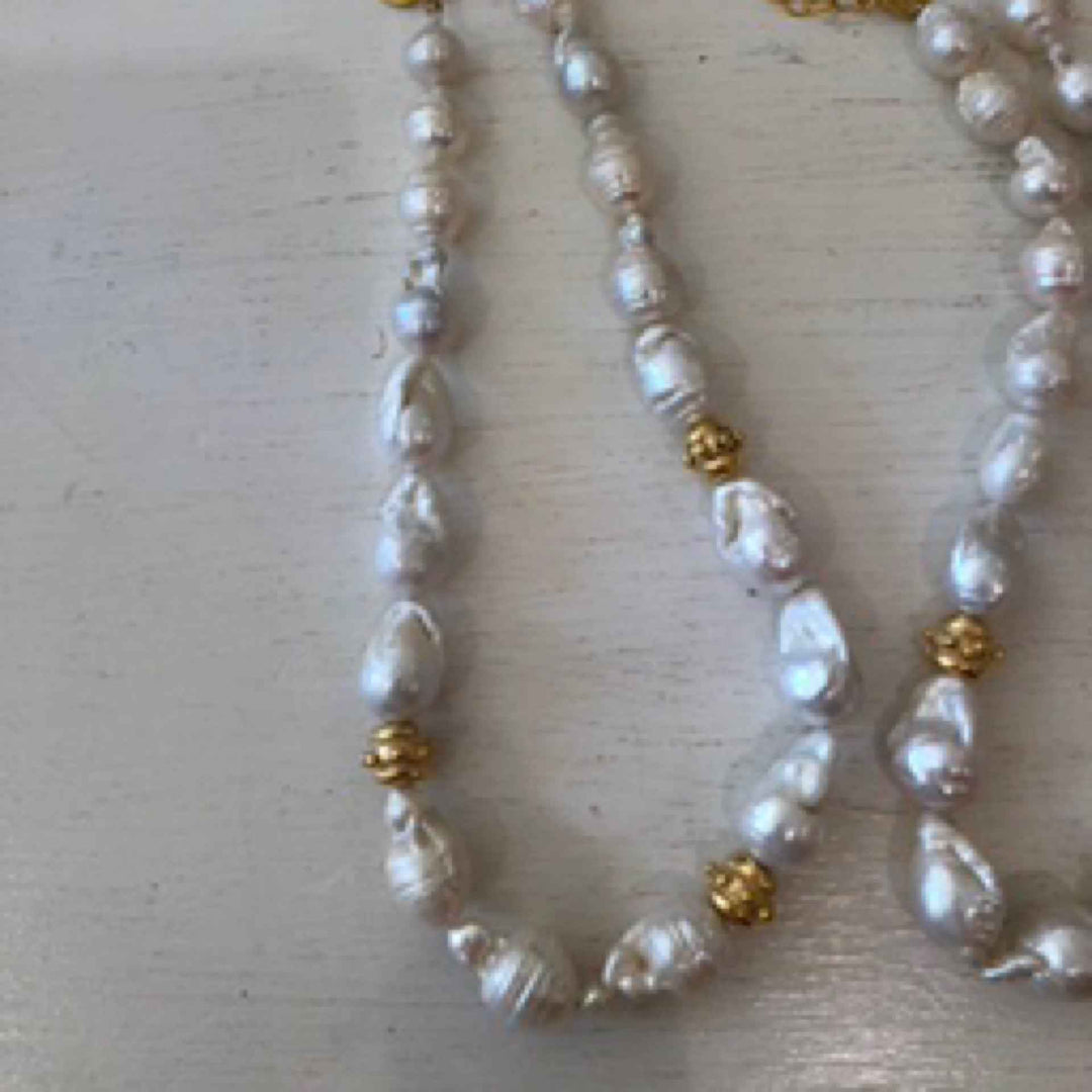 White bead, and gold necklace #3406 03/25