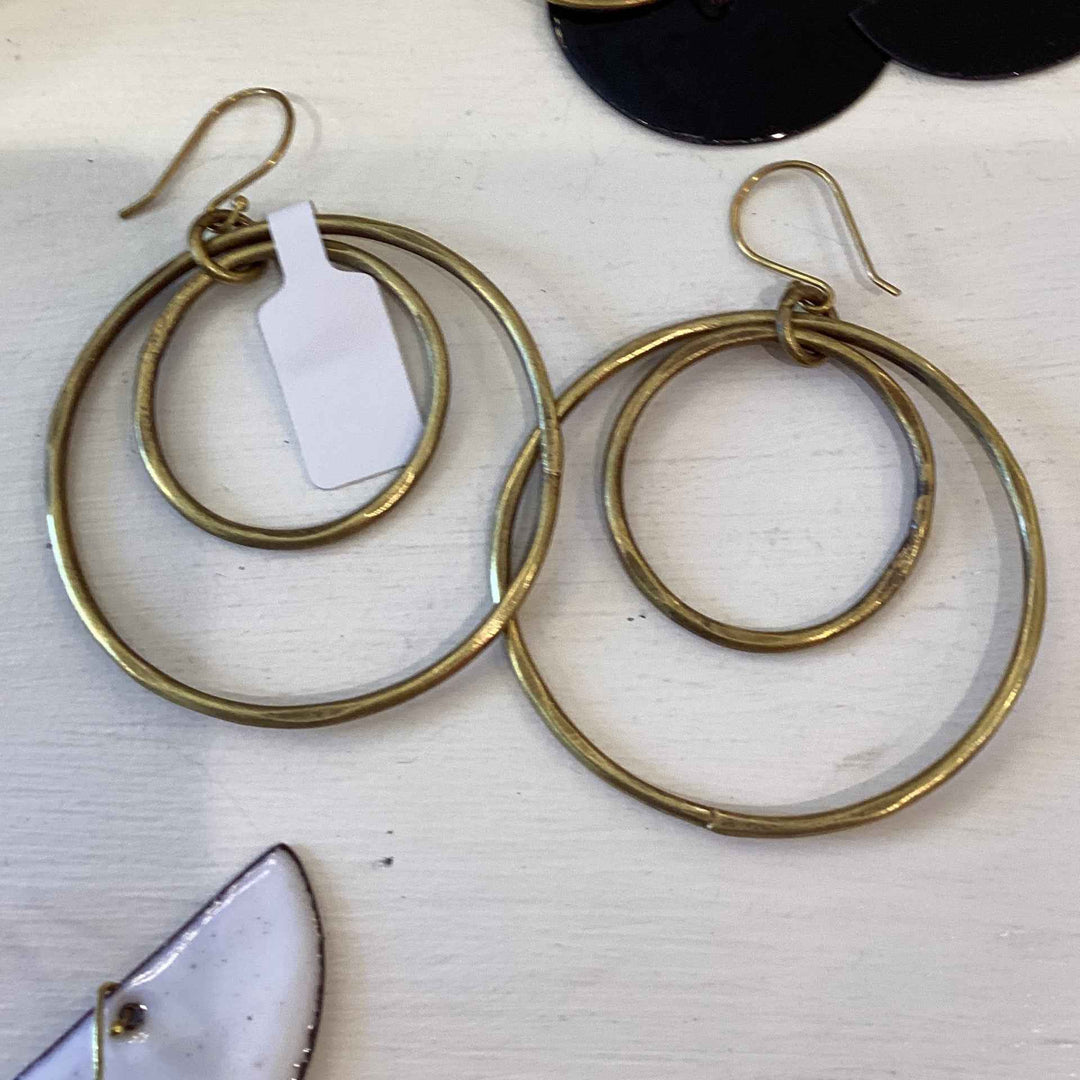 Gemini earrings round Lrg brass