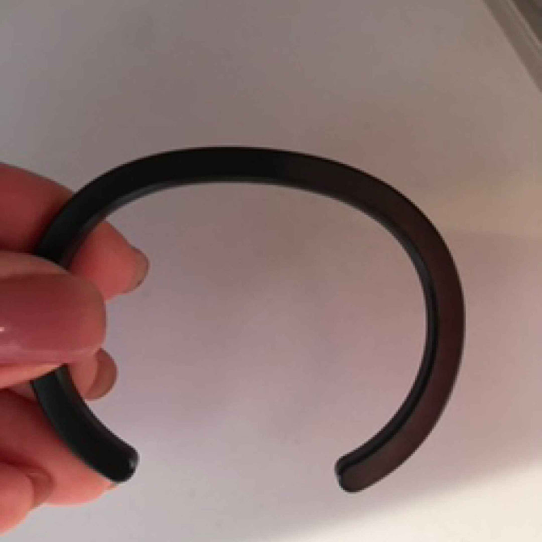 Black radial cuff. Craighill. 05-24