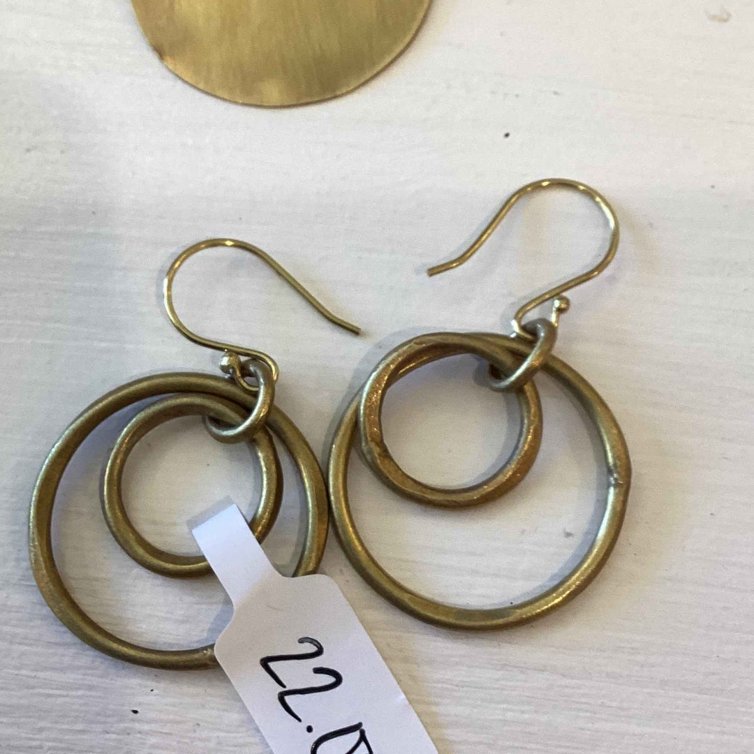 Gemini earrings round small brass